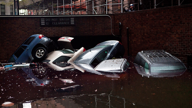 Illustration for article titled Sandy Flooding Floats Cars out of Lower Manhattan Parking Garage